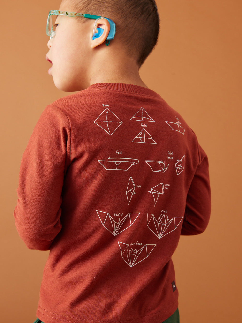 Origami Bats Glow Graphic Tee: DARK MAPLE
